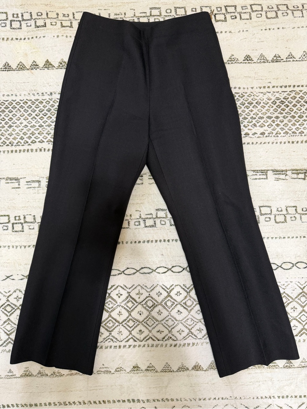 GUCCI women’s high waisted black cigarette pants. Never worn. Size 38.